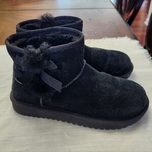 Koolaburra By Ugg Girls Size 6 Slip On Black Snow Boots with Bow